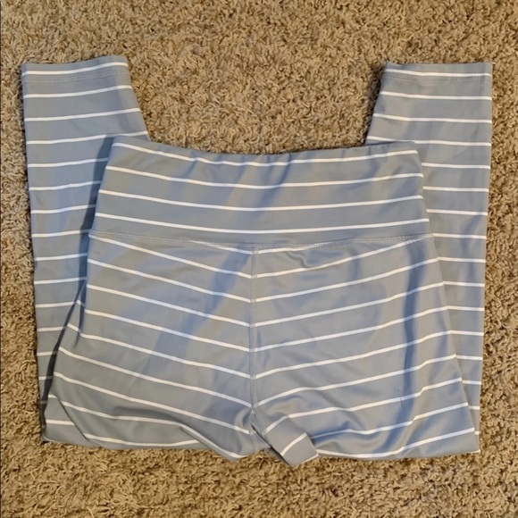 SOLD Kiava capris - Picture 3 of 4